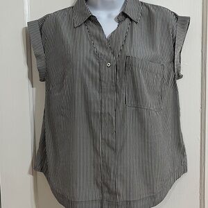 Apt 9 Short Sleeve Gray Striped Collar Top 
Size MP
